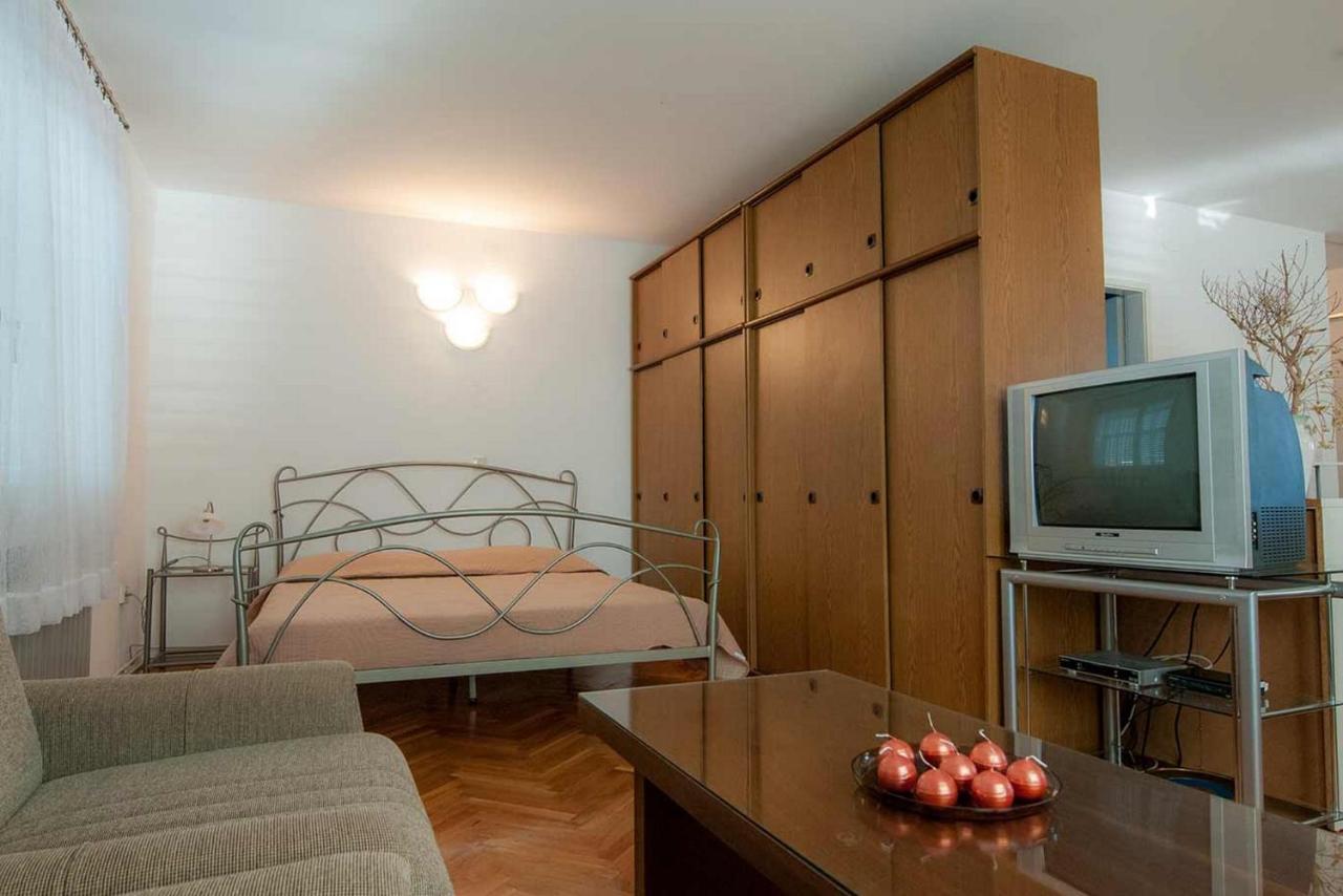 Amazing Seaview Apartment With A Balcony Near The Beach - Kneza Trpimira I Zadar Eksteriør billede