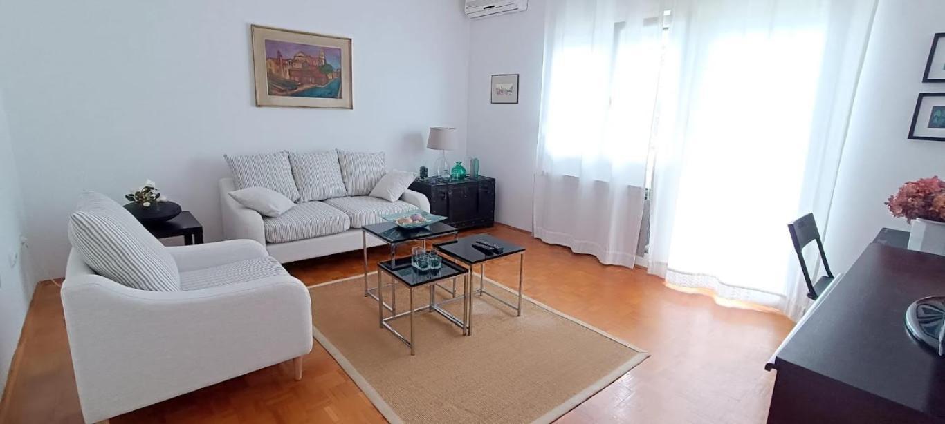 Amazing Seaview Apartment With A Balcony Near The Beach - Kneza Trpimira I Zadar Eksteriør billede