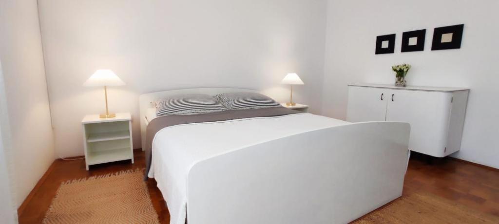 Amazing Seaview Apartment With A Balcony Near The Beach - Kneza Trpimira I Zadar Eksteriør billede