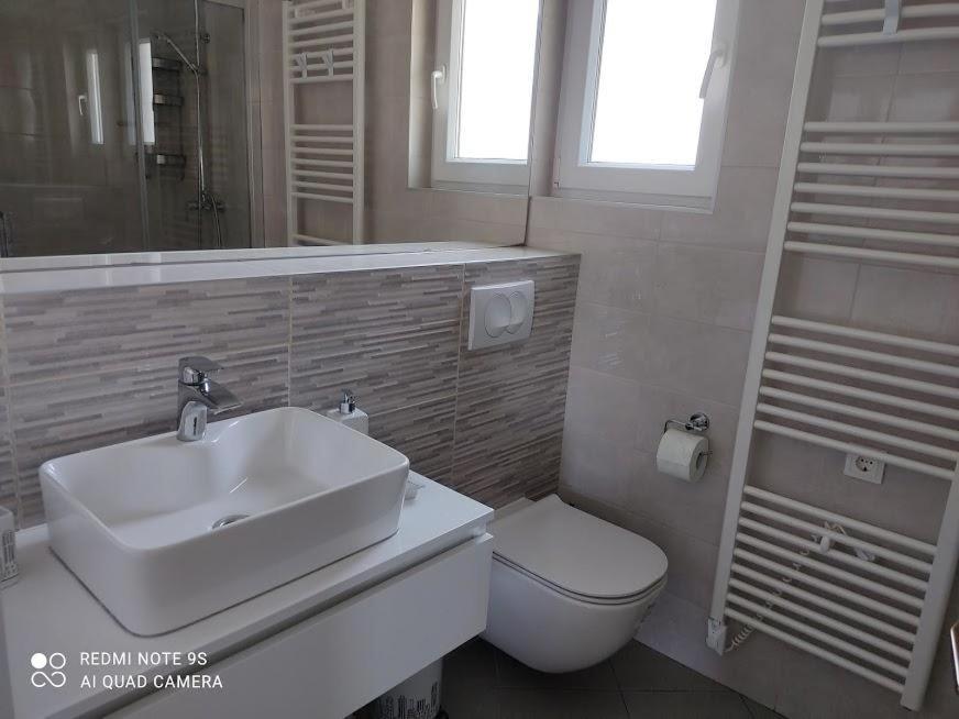 Amazing Seaview Apartment With A Balcony Near The Beach - Kneza Trpimira I Zadar Eksteriør billede