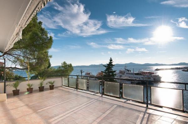 Amazing Seaview Apartment With A Balcony Near The Beach - Kneza Trpimira I Zadar Eksteriør billede