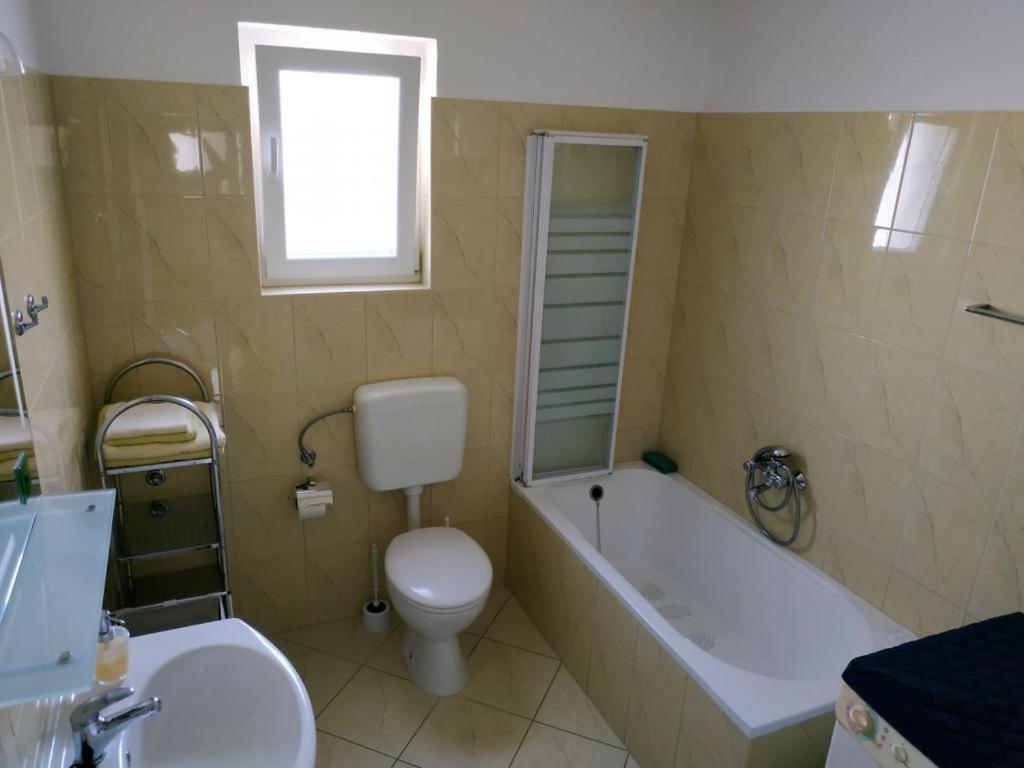 Amazing Seaview Apartment With A Balcony Near The Beach - Kneza Trpimira I Zadar Eksteriør billede