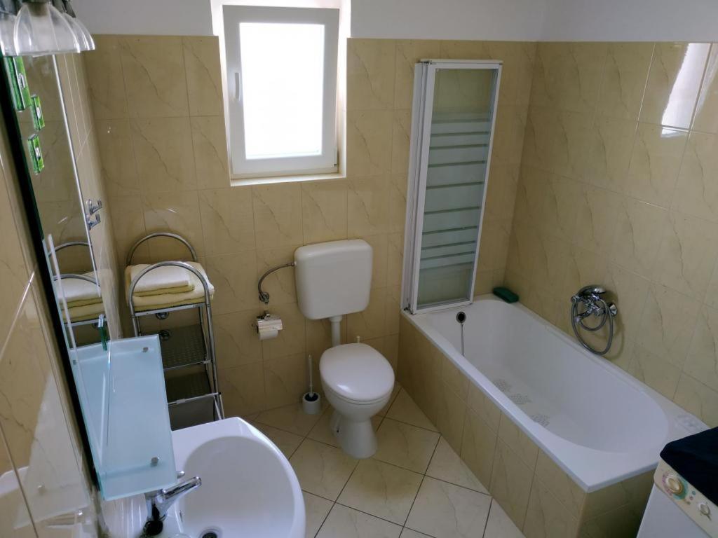 Amazing Seaview Apartment With A Balcony Near The Beach - Kneza Trpimira I Zadar Eksteriør billede