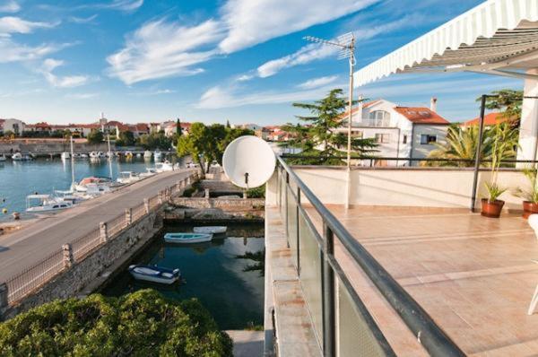 Amazing Seaview Apartment With A Balcony Near The Beach - Kneza Trpimira I Zadar Eksteriør billede